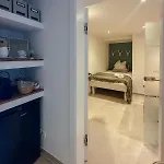 Kleines Für Pendler Und Reisende Apartamento